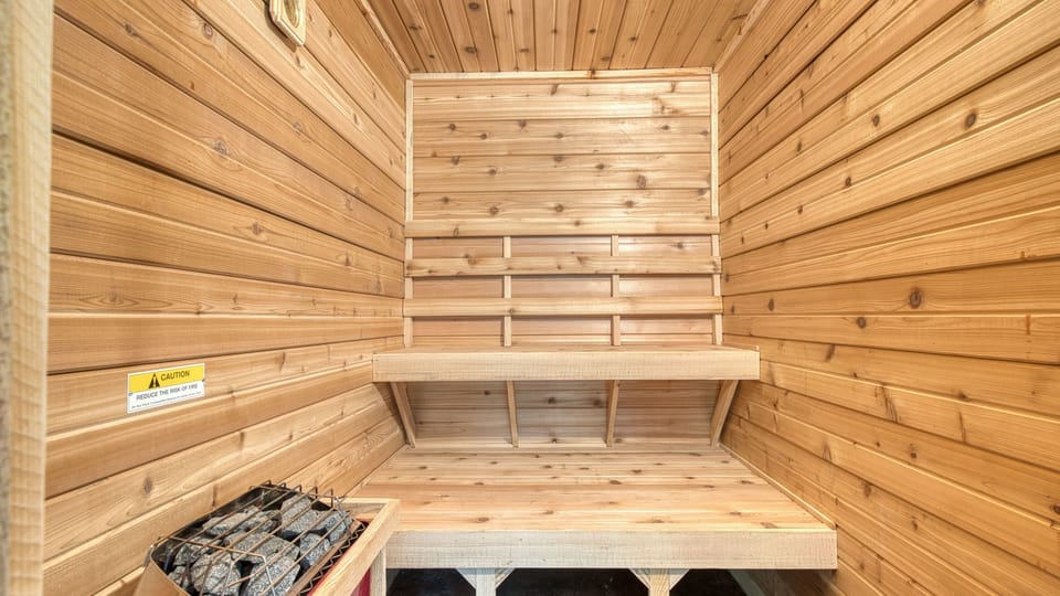 Sauna. (Birch Lodge)