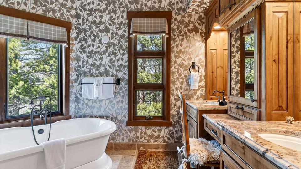 A spacious mountain home set against scenic alpine surroundings in the heart of Keystone.