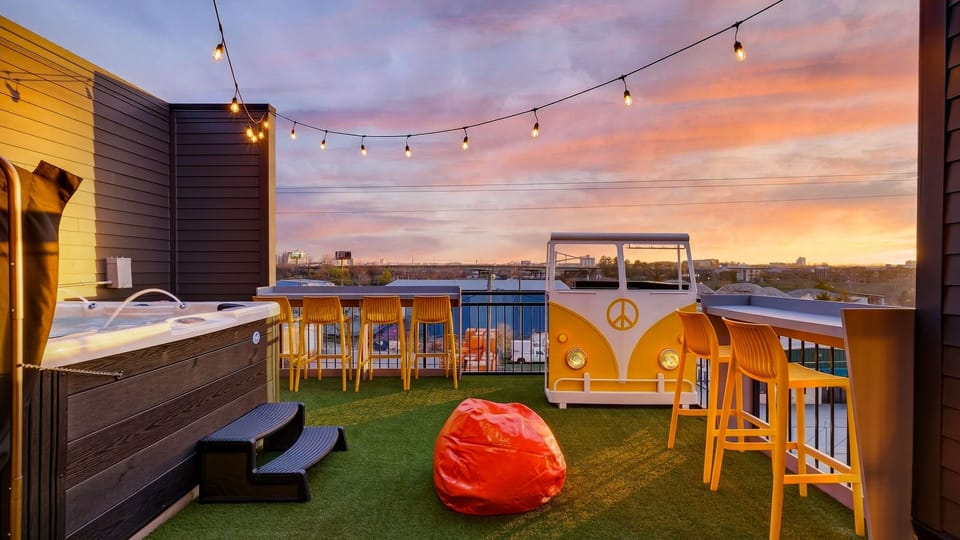Private rooftop hot tub, skyline views, and sunset seating set the scene for memorable Nashville evenings. (That ’70s Show)