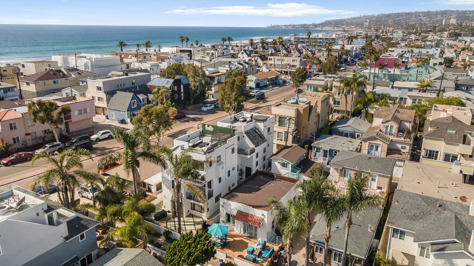Neighborhood view in daylight.