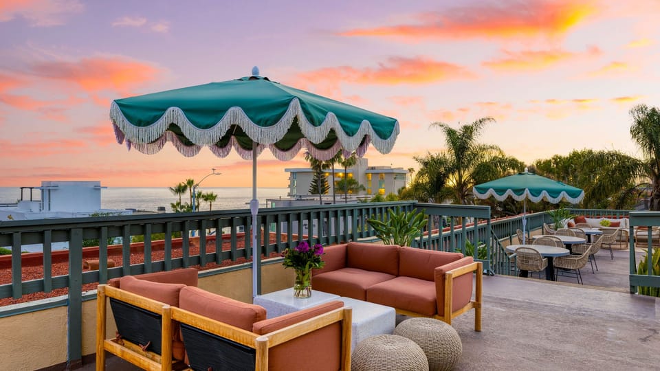 The Mara by AvantStay | Rooftop Views + Pool + Hot Tub | Walk to Beach + Dining in Laguna Hotel in Laguna Beach