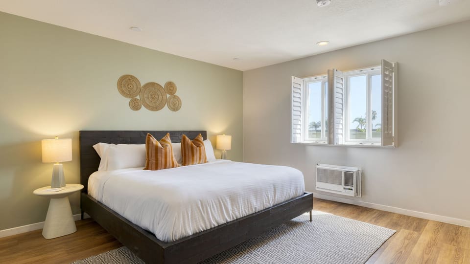 The Mara by AvantStay | Rooftop Views + Pool + Hot Tub | Walk to Beach + Dining in Laguna Hotel in Laguna Beach