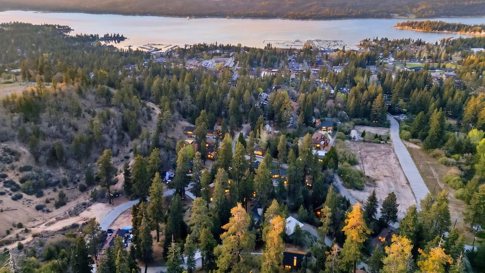 Experience the beauty of the high country in this premier lakeside community.