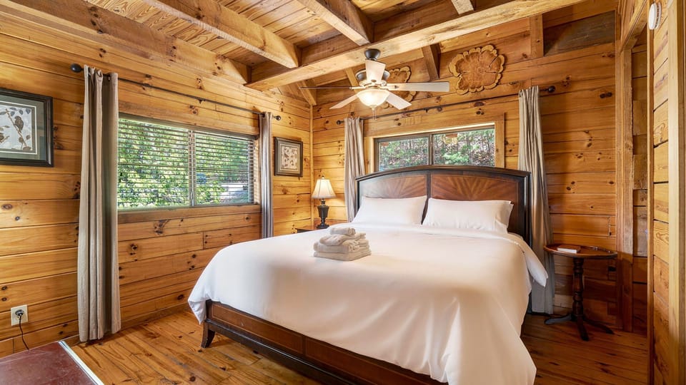 The primary bedroom features a king bed, TV, and an ensuite bathroom. (Elianah's Cabin)