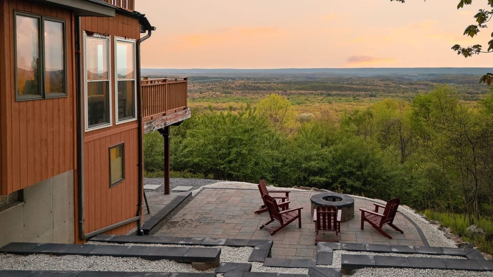 Sunset views, fire pit seating, and wide-open mountain scenery right from the backyard patio.