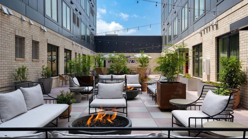 Poet's Courtyard.
