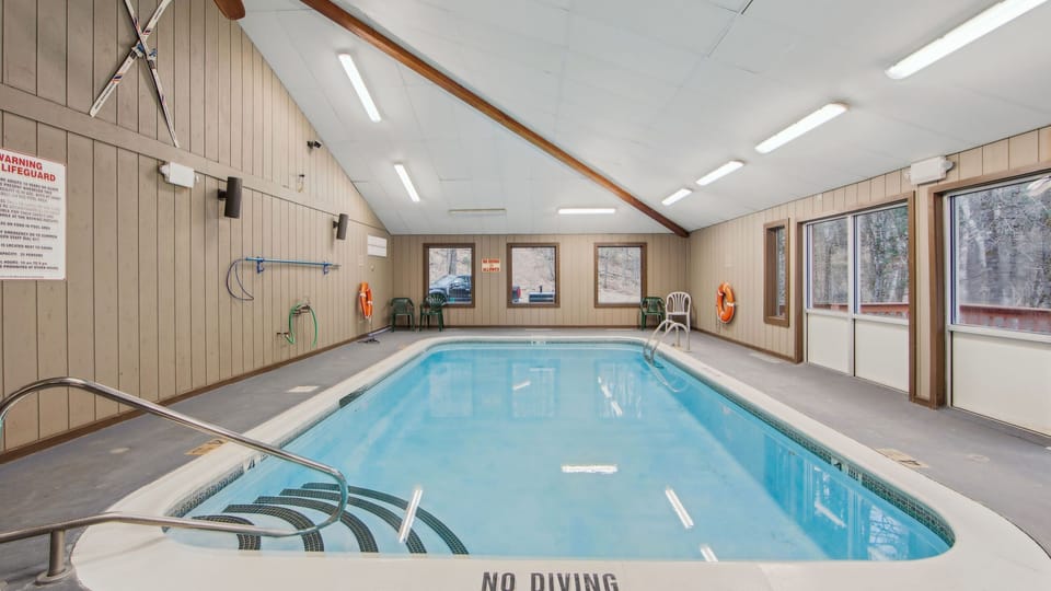 Peaceful Valley by AvantStay | Indoor Heated Pool + Game Room | Near Gore Mtn House in Capital District, NY, USA