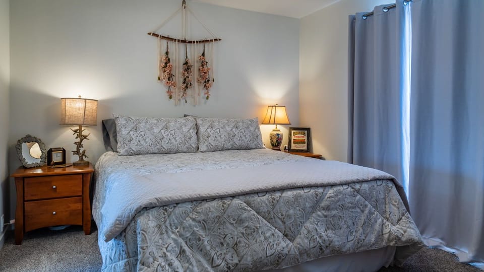 The J's Nest Cottage by AvantStay | Canyon Views + BBQ | Paso Robles Wine Country House in Paso Robles