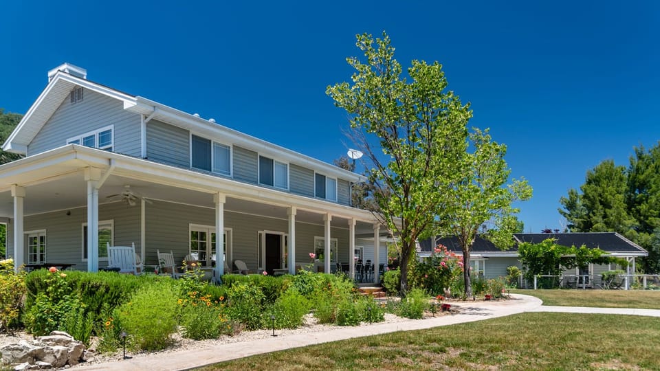 Hidden Hills Olives and Oaks by AvantStay | Olive Orchard + Pool | Central Coast House in Sierra Nevada