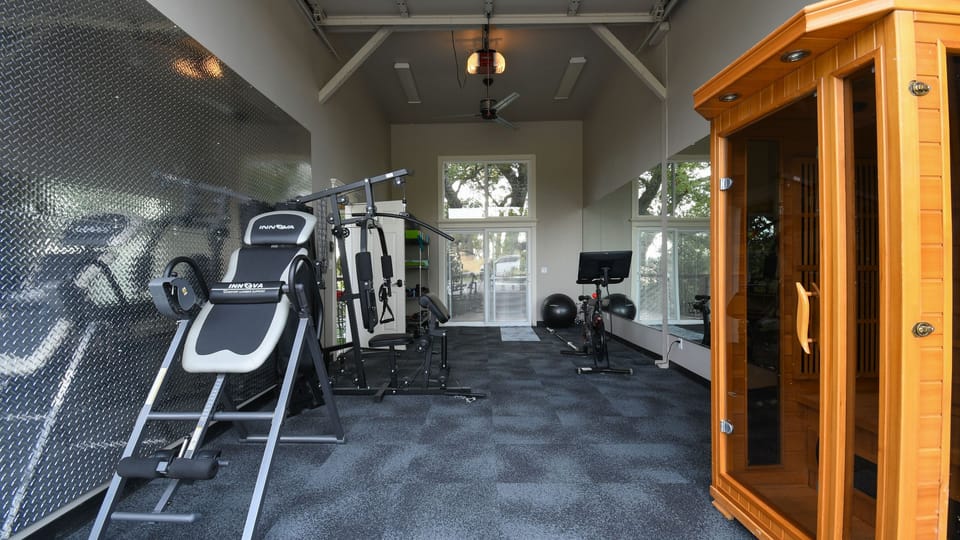 Vaquero Verano by AvantStay | Pool + Game Room + Gym | Templeton Wine Country House in Templeton