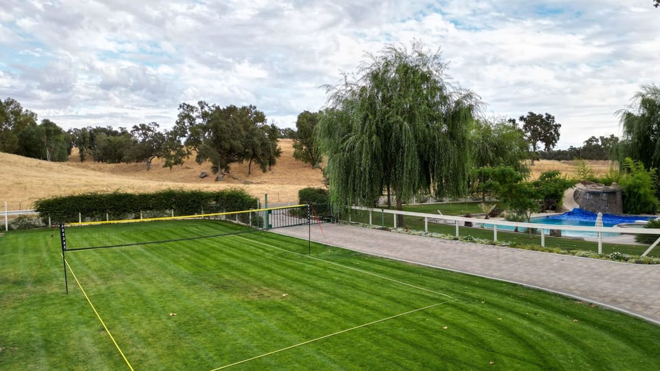 Vaquero Verano by AvantStay | Pool + Game Room + Gym | Templeton Wine Country House in Templeton
