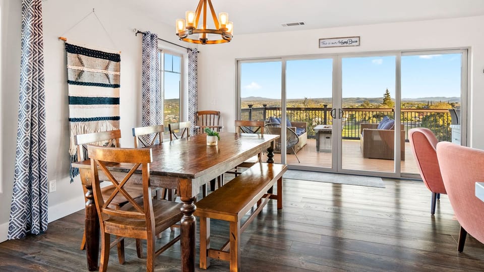 Highland Park Panorama by AvantStay | Game Room + Panoramic Views | Wine Country House in Paso Robles