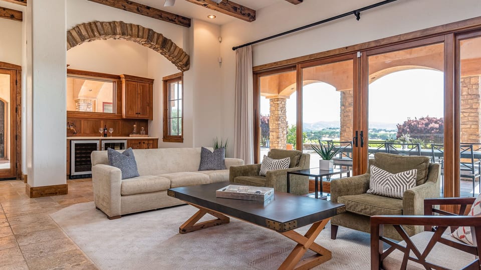 Mira Vista Vineyard Estate by AvantStay | Infinity Pool | 82-Acre Estate House in Paso Robles