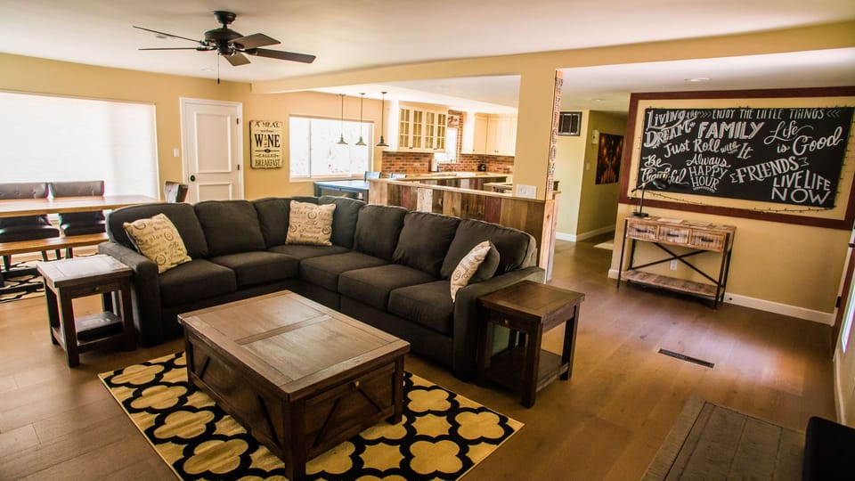 Hilltop West by AvantStay | Deck Grill + Game Lounge | Paso Robles Wine Country House in Paso Robles