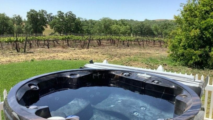Vineyard Retreat by AvantStay | Hot Tub + Firepit | Paso Wine Country House in Sierra Nevada