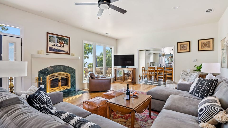 Kiler Views by AvantStay | Pool + Spa + Vineyard Views | Downtown Paso Robles House in Paso Robles