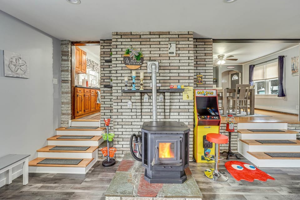 Waterfront Wallkill Duplex Home w/ Fire Pits! House in Wallkill