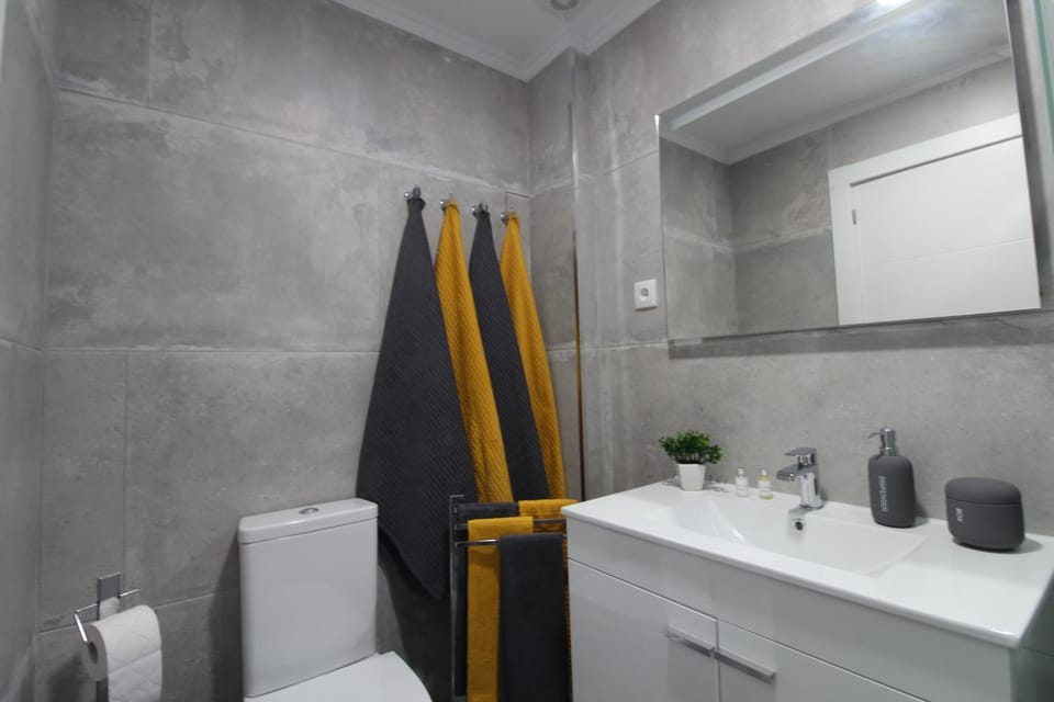 Bathroom, towels
