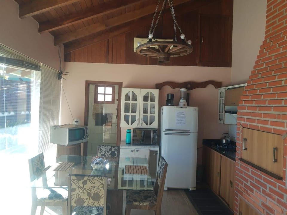 Kitchen or kitchenette, Dining area, minibar, pet friendly, stove