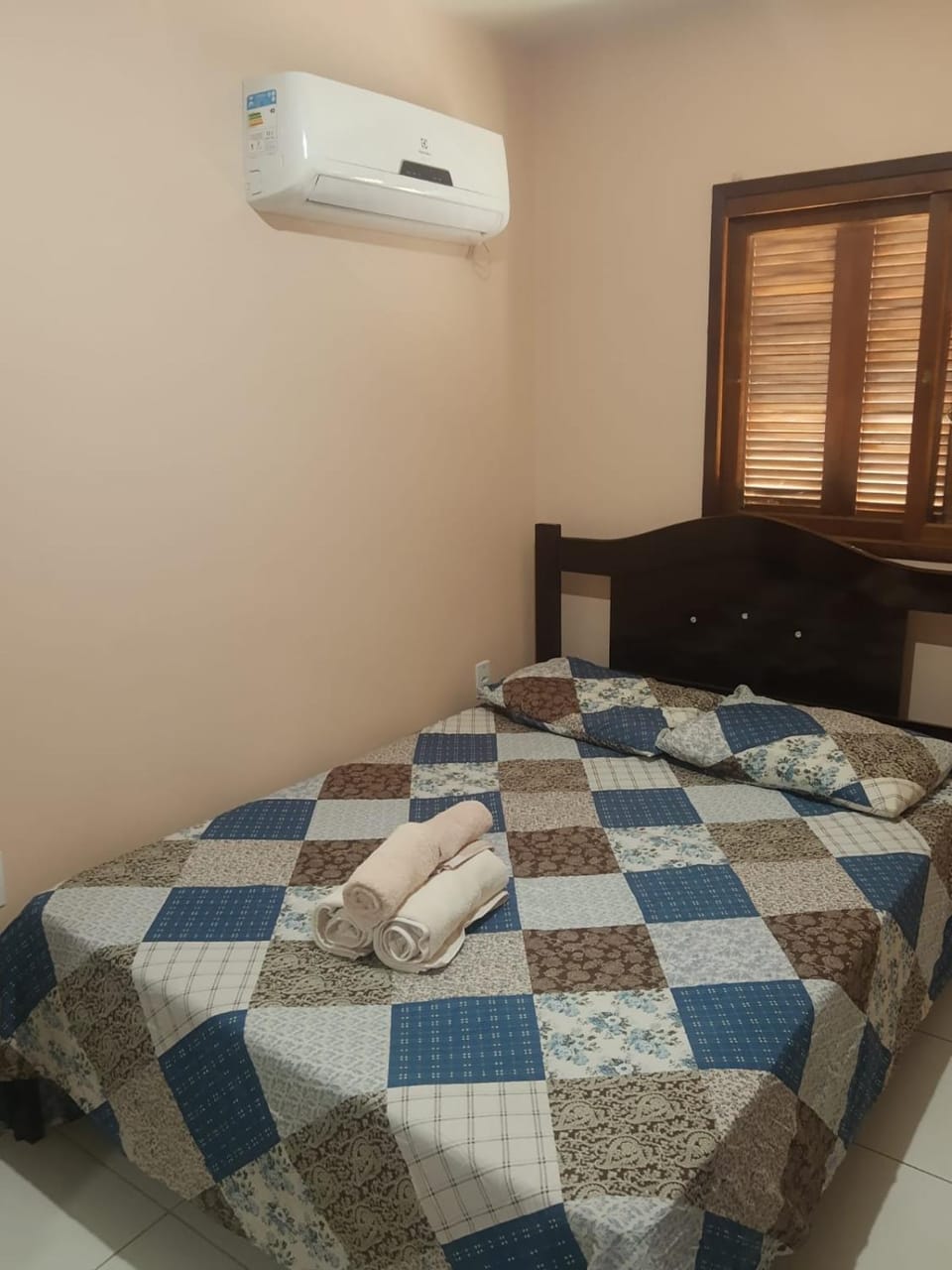 Bed, Photo of the whole room, air conditioner