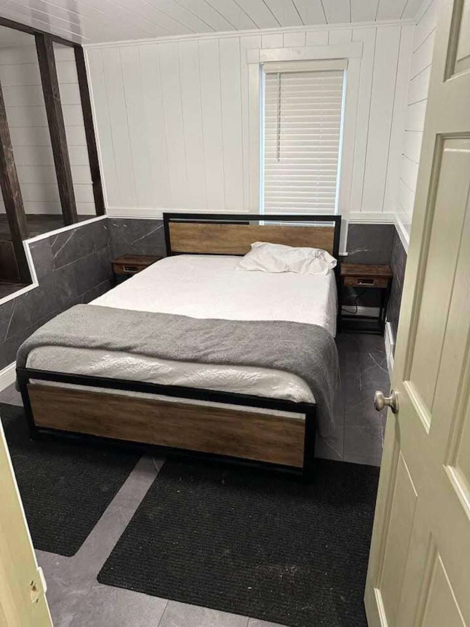 Hot Tub 5 beds Apartment in Moorhead