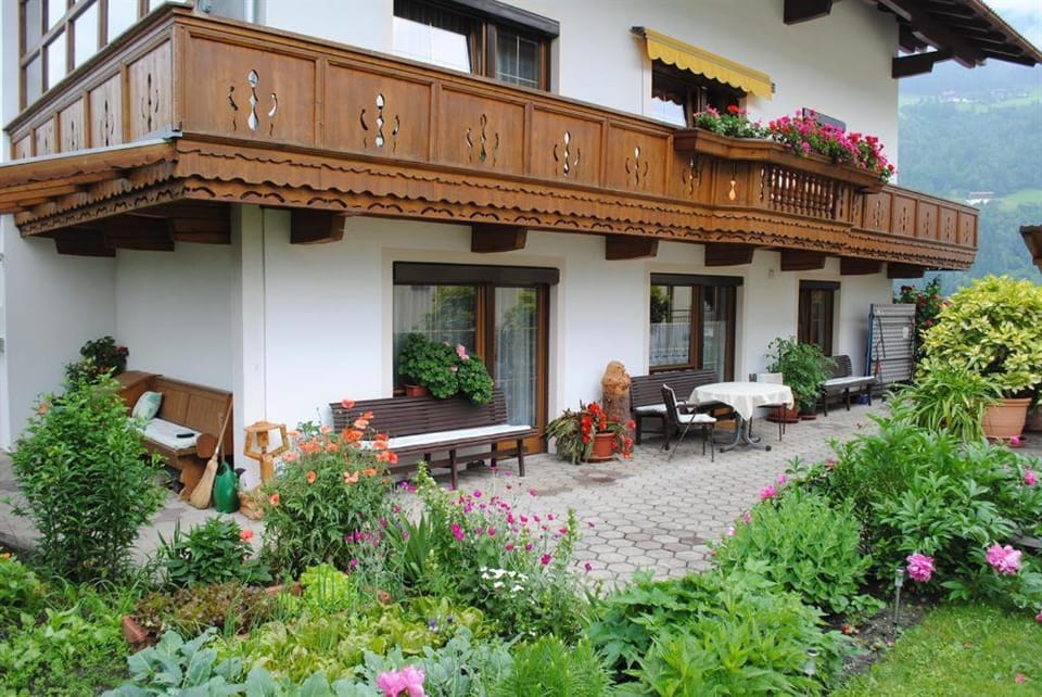 Haus Holaus Helga Apartment in Tyrol