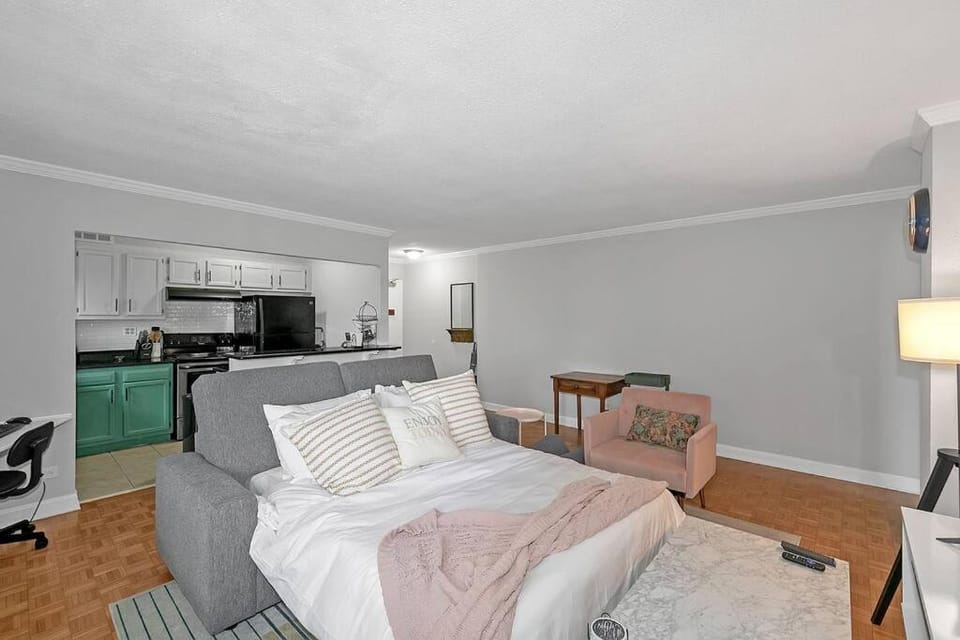 Bed, Living room, Bedroom