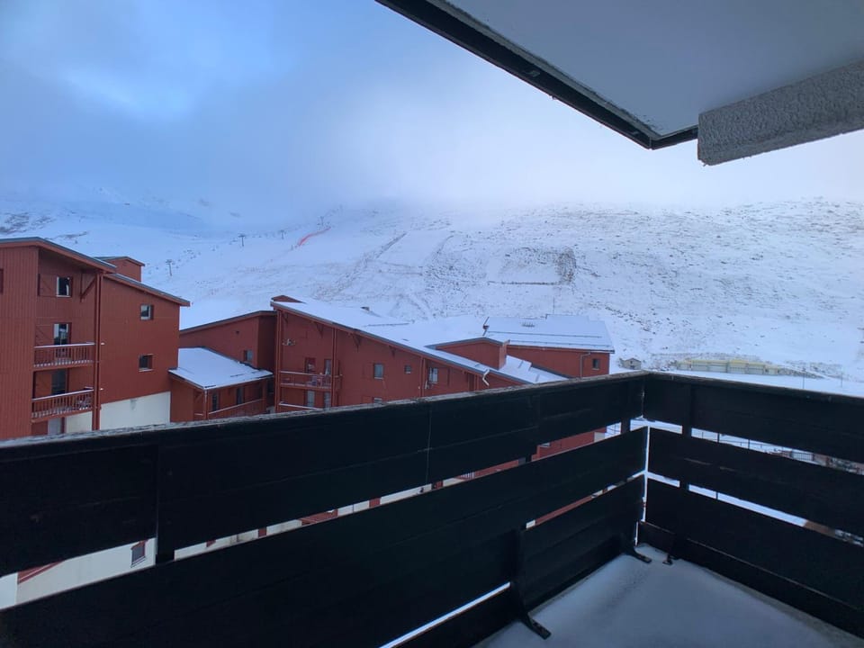 Studio lumineux à Tignes Val Claret, proche pistes et commerces, balcon, animaux permis - FR-1-502-499 Apartment in Tignes