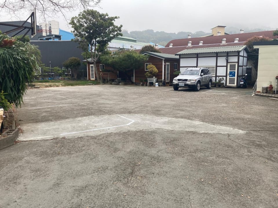 Property building, Garden, Parking