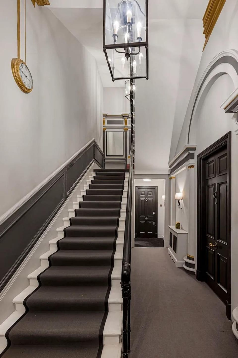 Spacious 2 bedroom apartment in Cadogan Square Apartment in City of Westminster