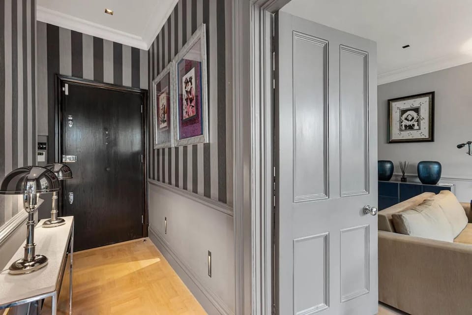 Spacious 2 bedroom apartment in Cadogan Square Apartment in City of Westminster