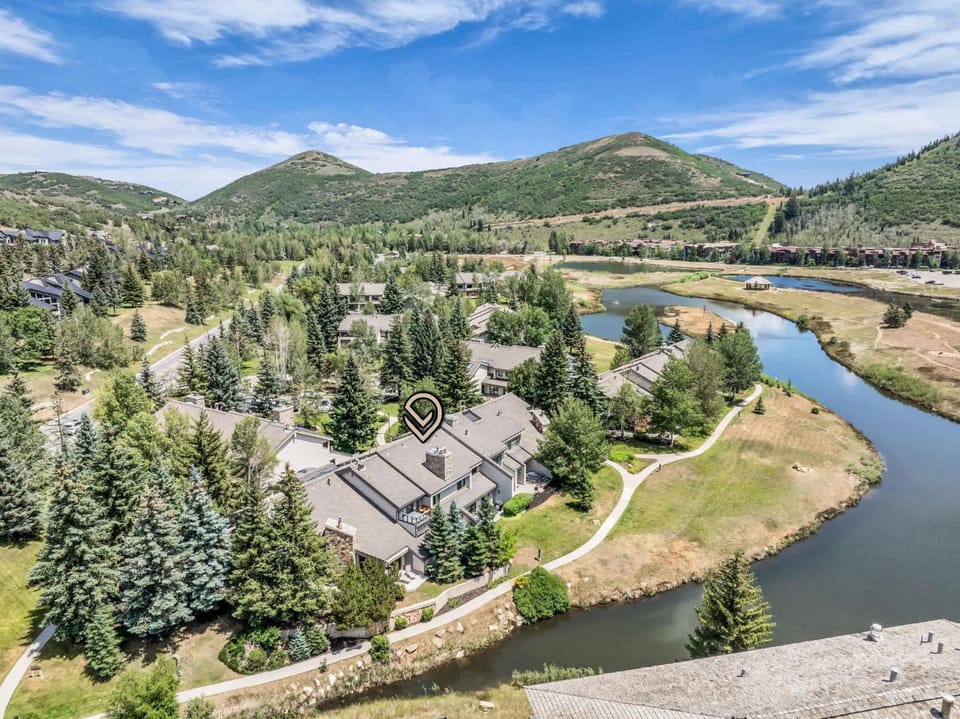 Rustic 2BDR with Private Hot Tub and Deer Valley View House in Park City