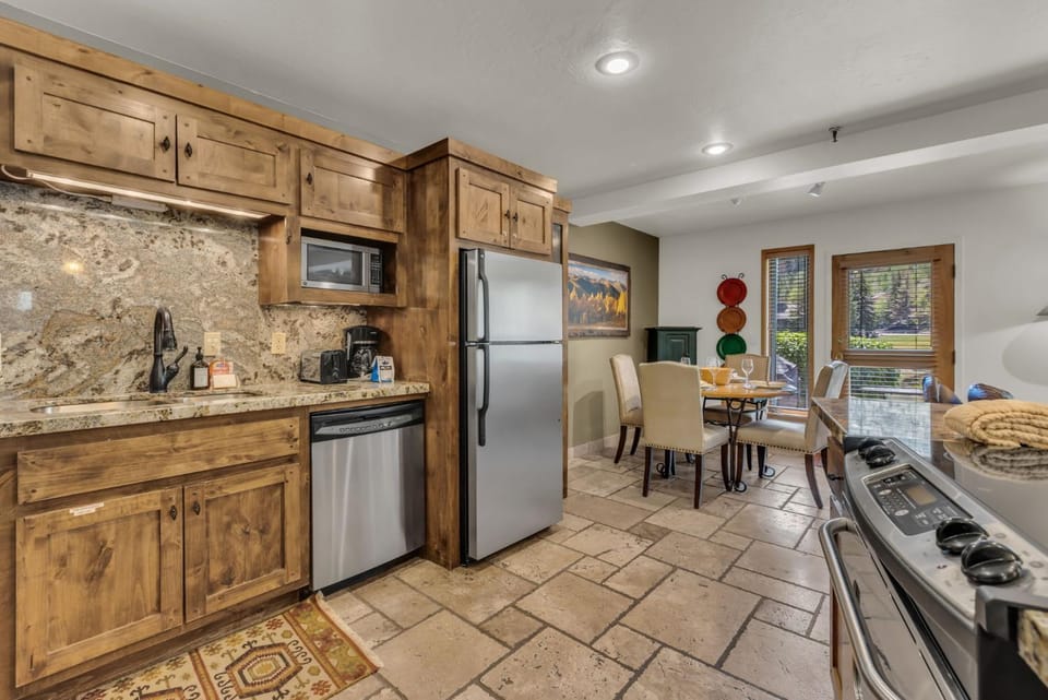 Rustic 2BDR with Private Hot Tub and Deer Valley View House in Park City