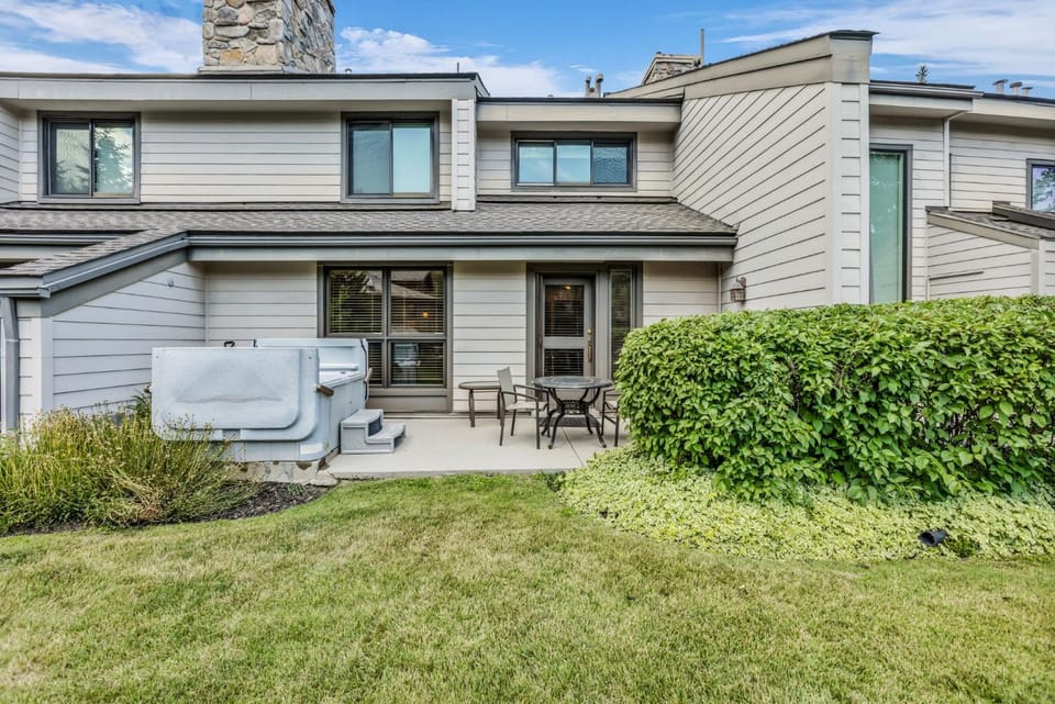 Rustic 2BDR with Private Hot Tub and Deer Valley View House in Park City