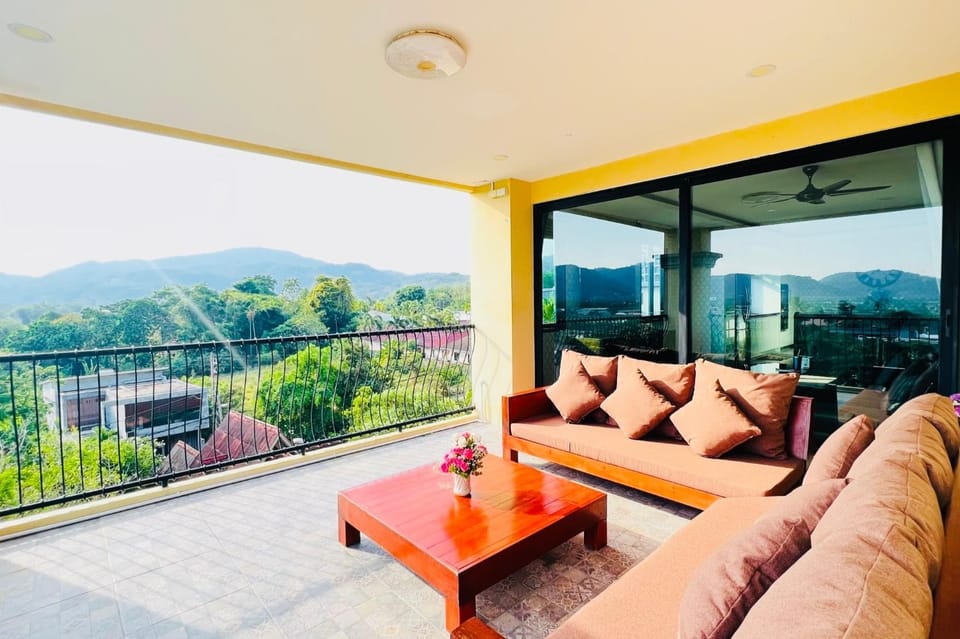Patio, Day, Natural landscape, Balcony/Terrace, Seating area