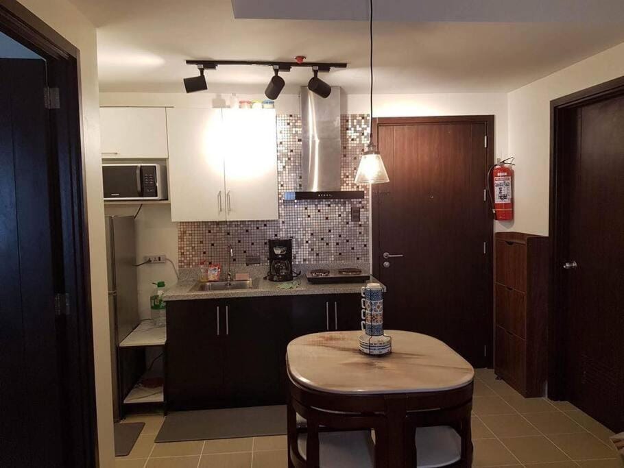 Dining area, minibar, stove