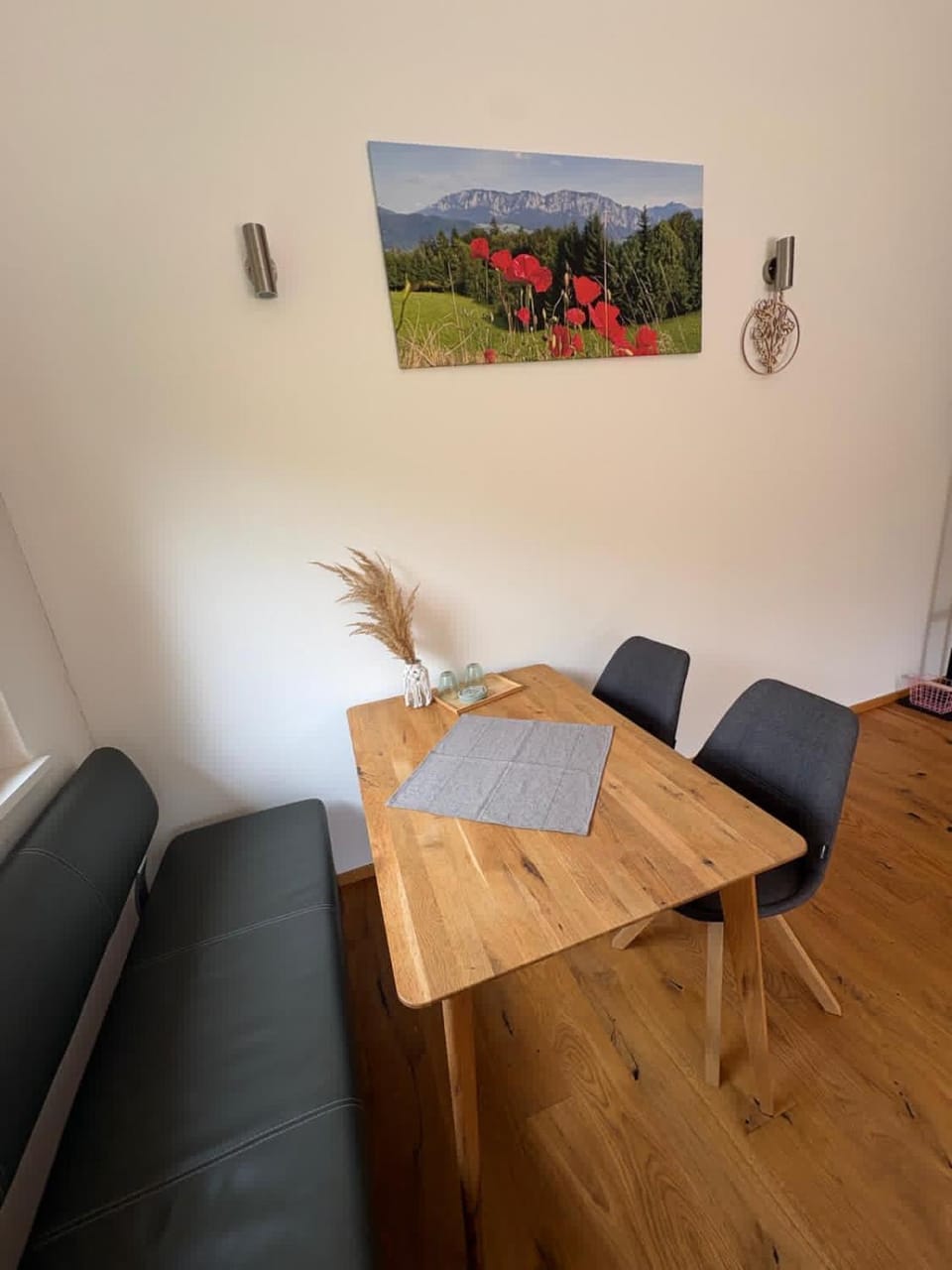 Seating area, Dining area