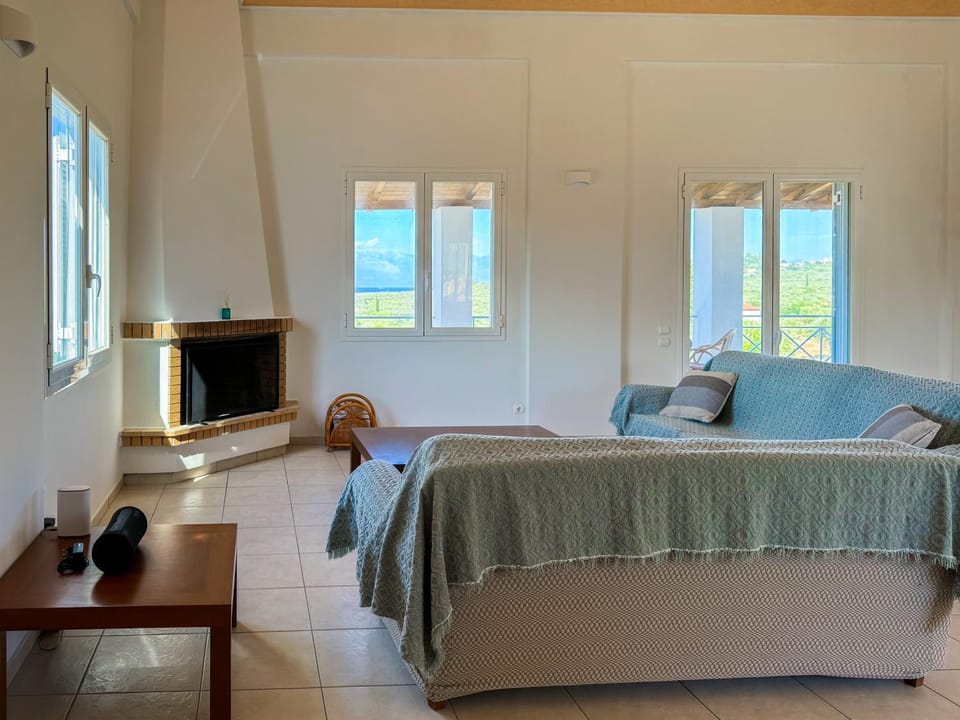 Living room, Mountain view, Sea view