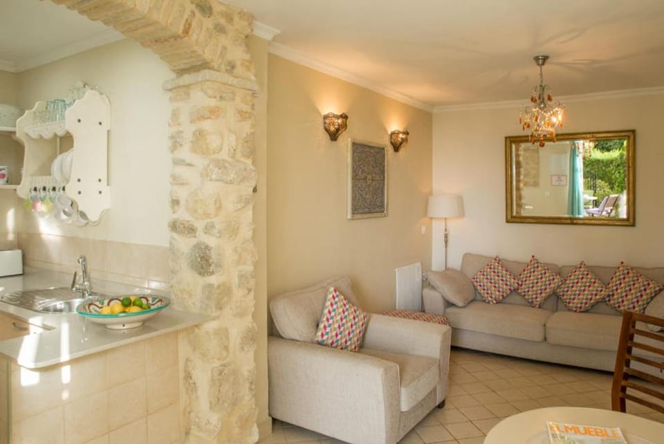 Kitchen or kitchenette, Living room