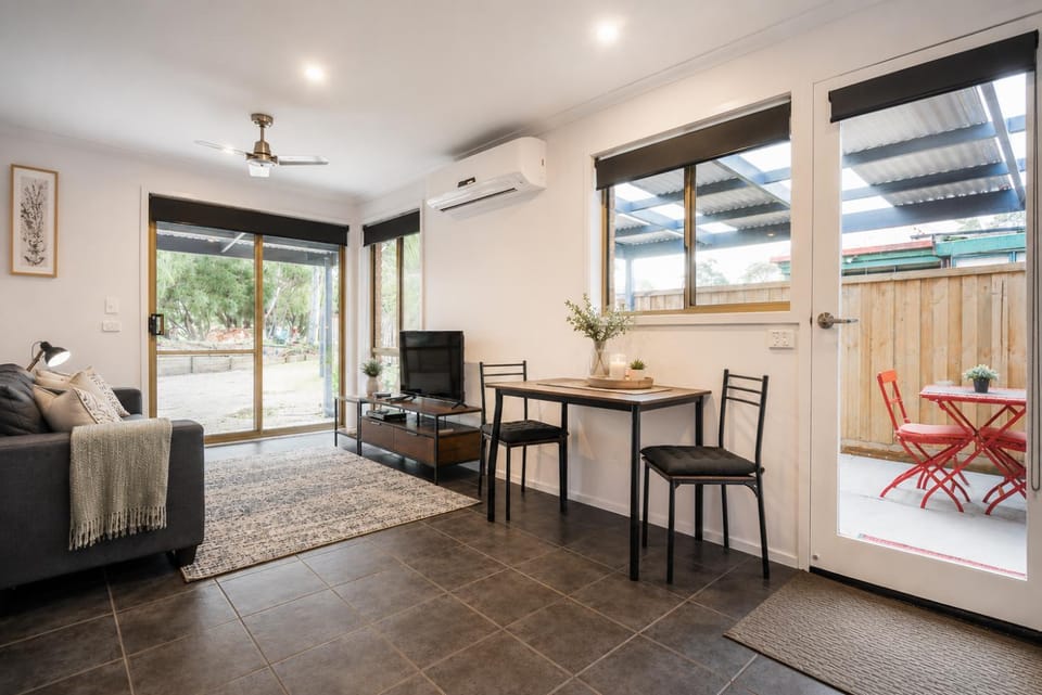 Patio, TV and multimedia, Living room, Dining area, air conditioner