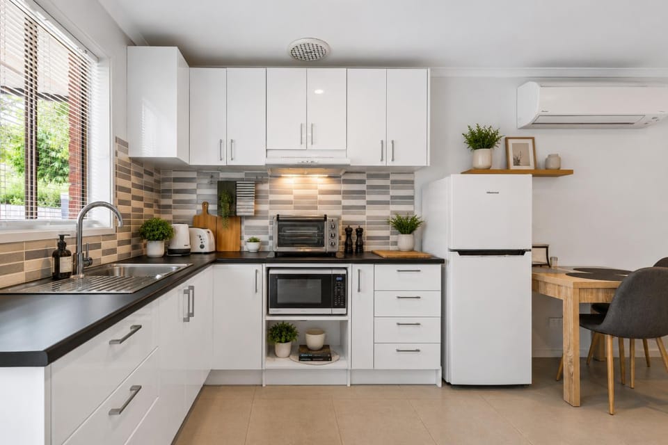 Kitchen or kitchenette, Dining area, microwave, toaster, air conditioner