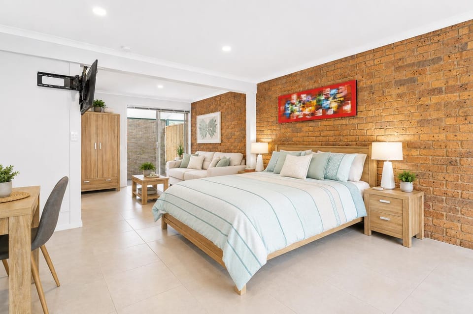 Patio, Bed, TV and multimedia, Decorative detail, Seating area, Bedroom