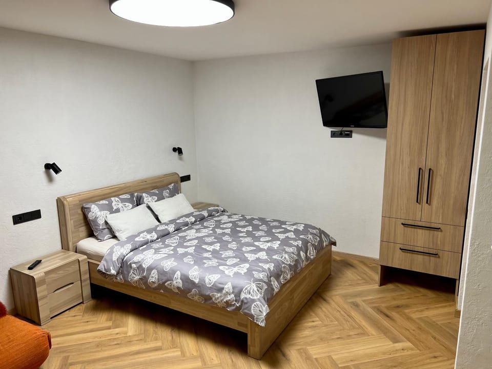 Communal lounge/ TV room, Bed, Bedroom, wardrobe