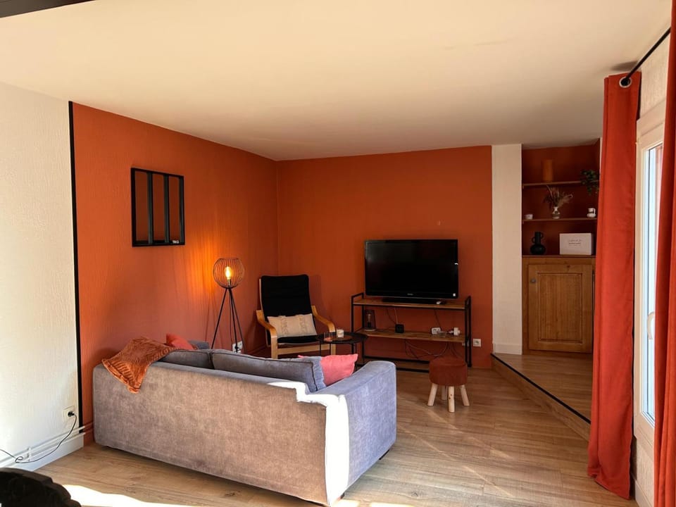 Grand T3 lumineux idéal famille ou amis avec PARKING GRATUIT Apartment in Epernay