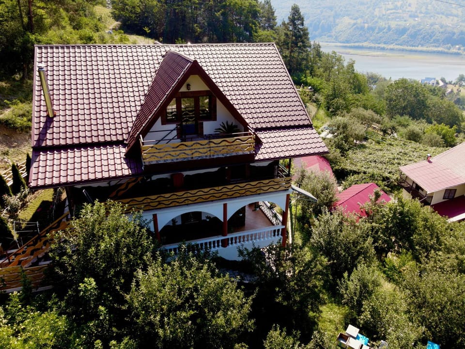 Property building, Day, Natural landscape, Lake view, Mountain view