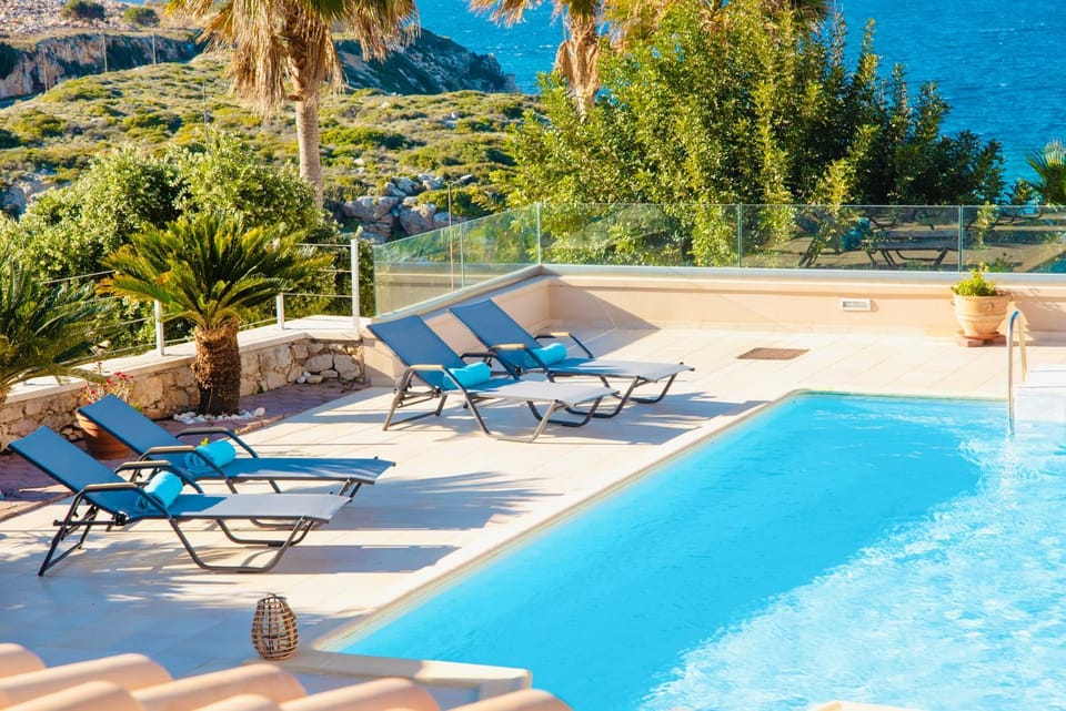Day, Natural landscape, Mountain view, Swimming pool, sunbed