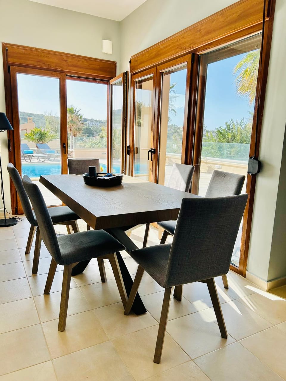 Dining area, Pool view