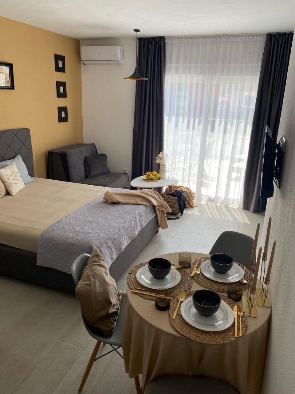 Photo of the whole room