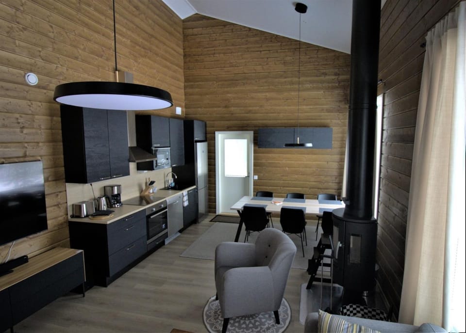 Dining area, kitchen