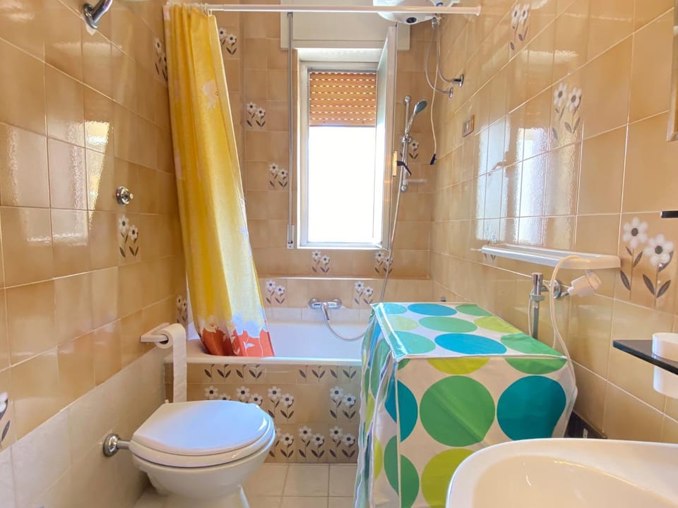 Bathroom, Bath, bidet, towels, washing machine